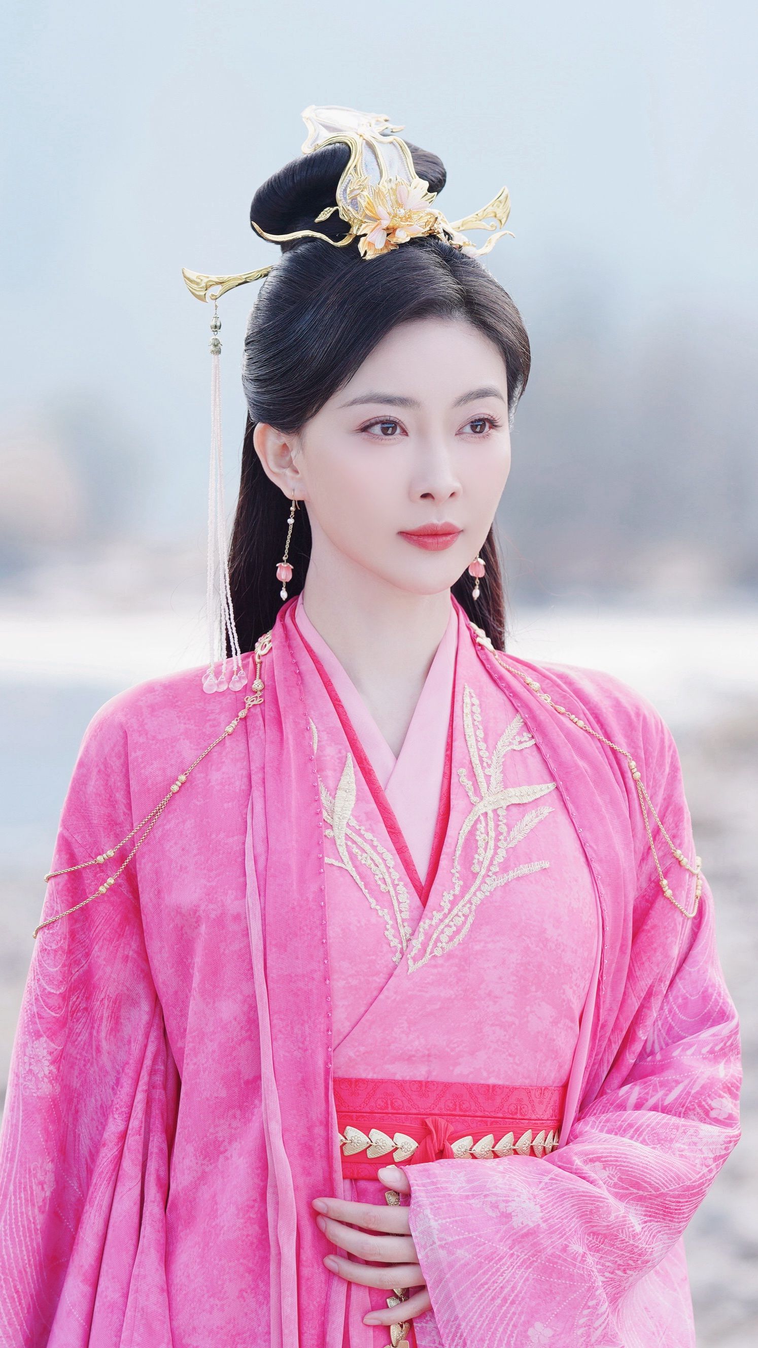 The Intricate Charm of Placket-Clasps in Cheongsam Culture The Intricate Charm of Placket-Clasps in Cheongsam Culture