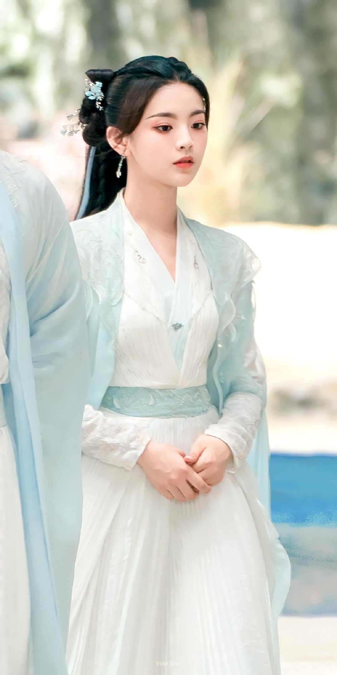 The Enchantment of Hanfu Shoes:A Little Girls Journey into Traditional Chinese Fashion The Enchantment of Hanfu Shoes:A Little Girls Journey into Traditional Chinese Fashion