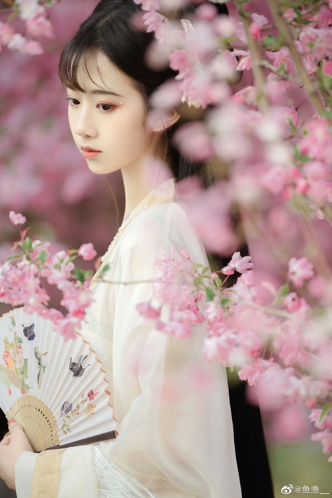 Chinese Dance Performance Costumes:The Splendor of Cheongsam in Dance Chinese Dance Performance Costumes:The Splendor of Cheongsam in Dance