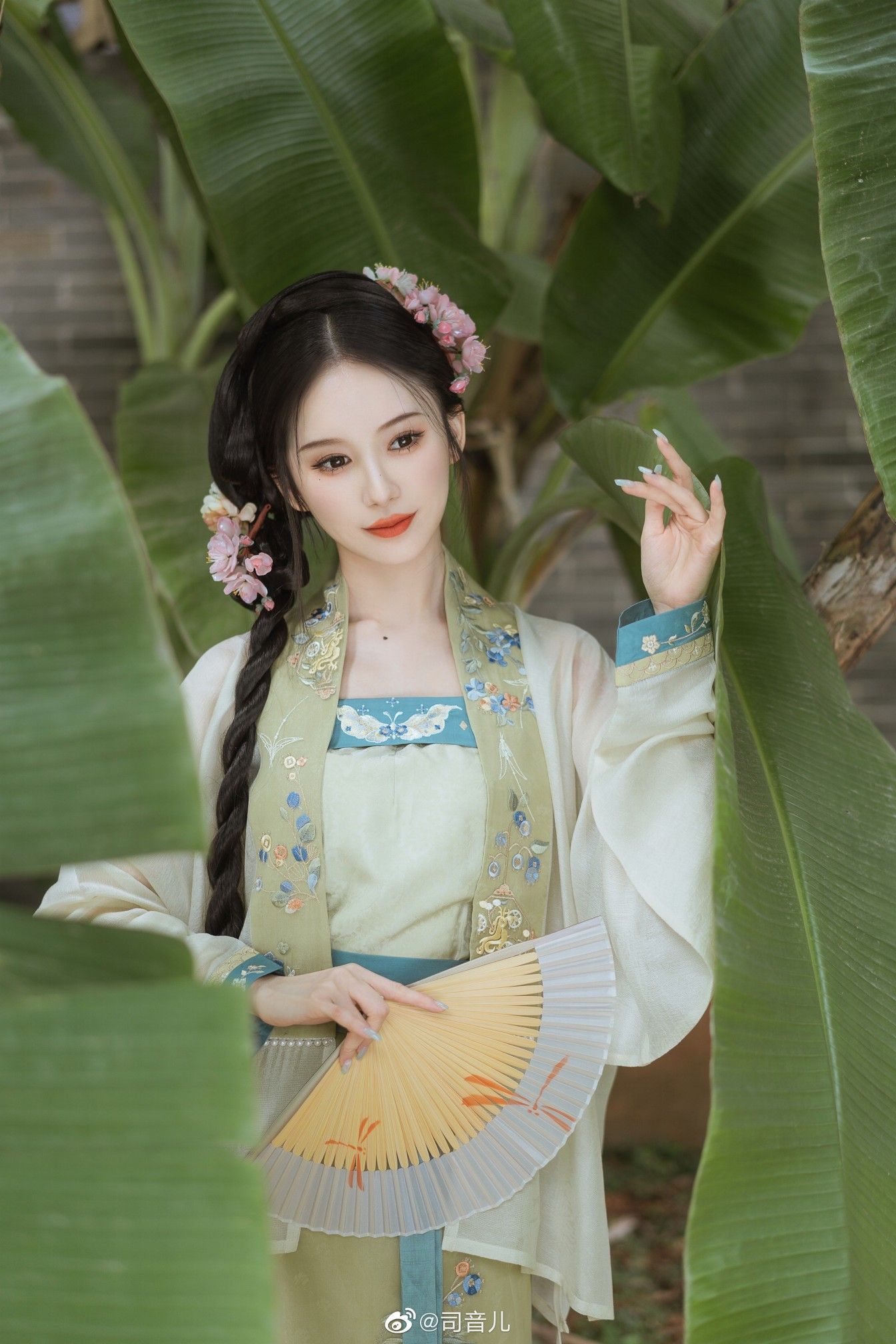 The Elegance of Ming Dynasty Hanfu for the Bridegroom The Elegance of Ming Dynasty Hanfu for the Bridegroom