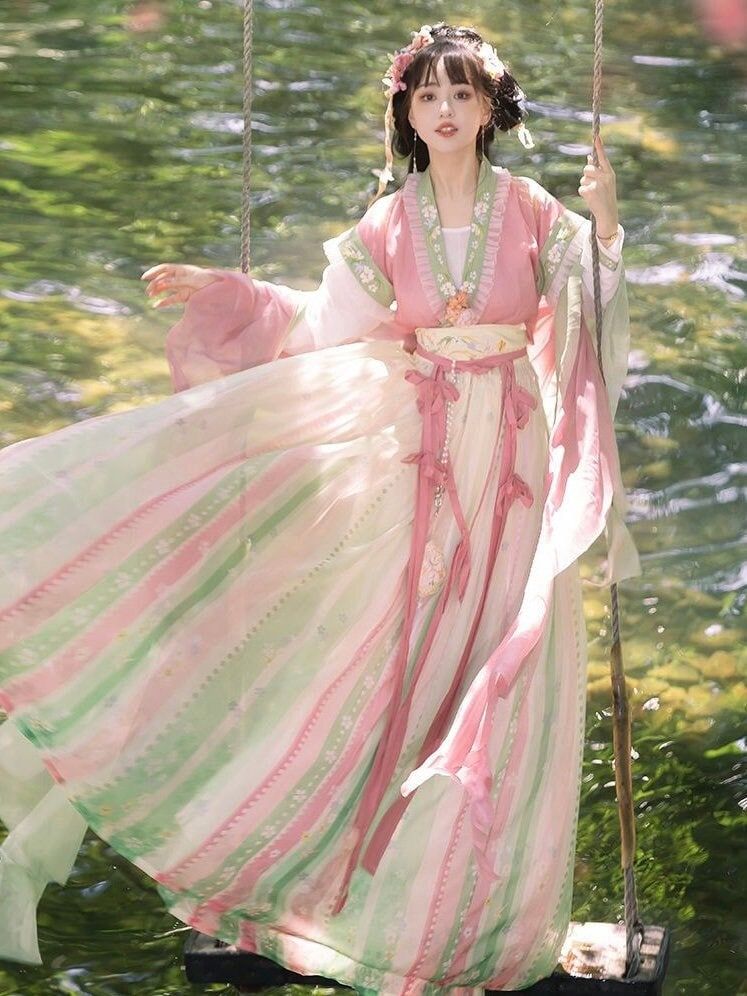 Revisiting Traditional Cheongsam:A Journey into the Revival of a Cultural Icon Revisiting Traditional Cheongsam:A Journey into the Revival of a Cultural Icon