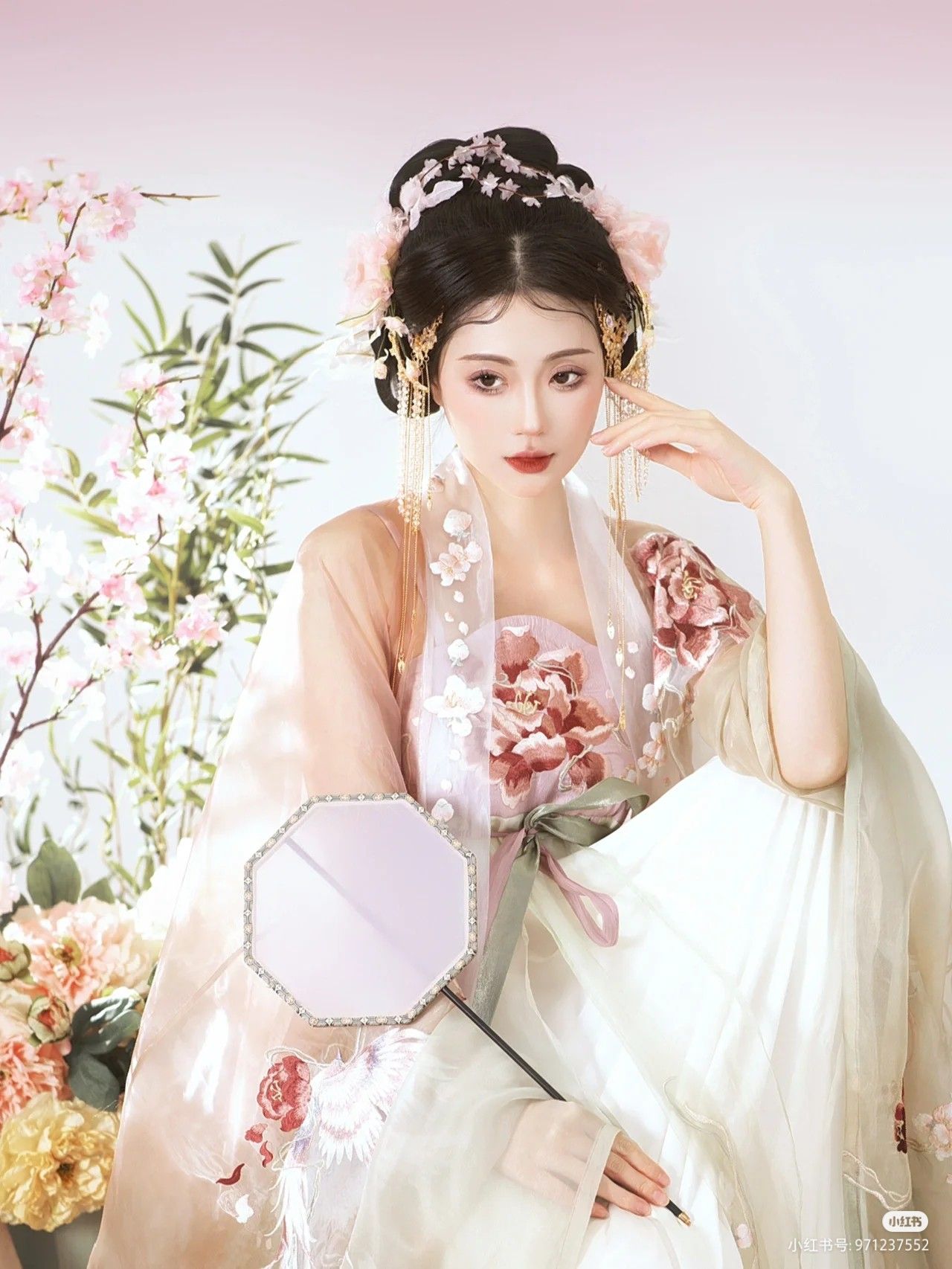 The Dominating Allure of Black Hanfu:A Dark Empress in Training The Dominating Allure of Black Hanfu:A Dark Empress in Training