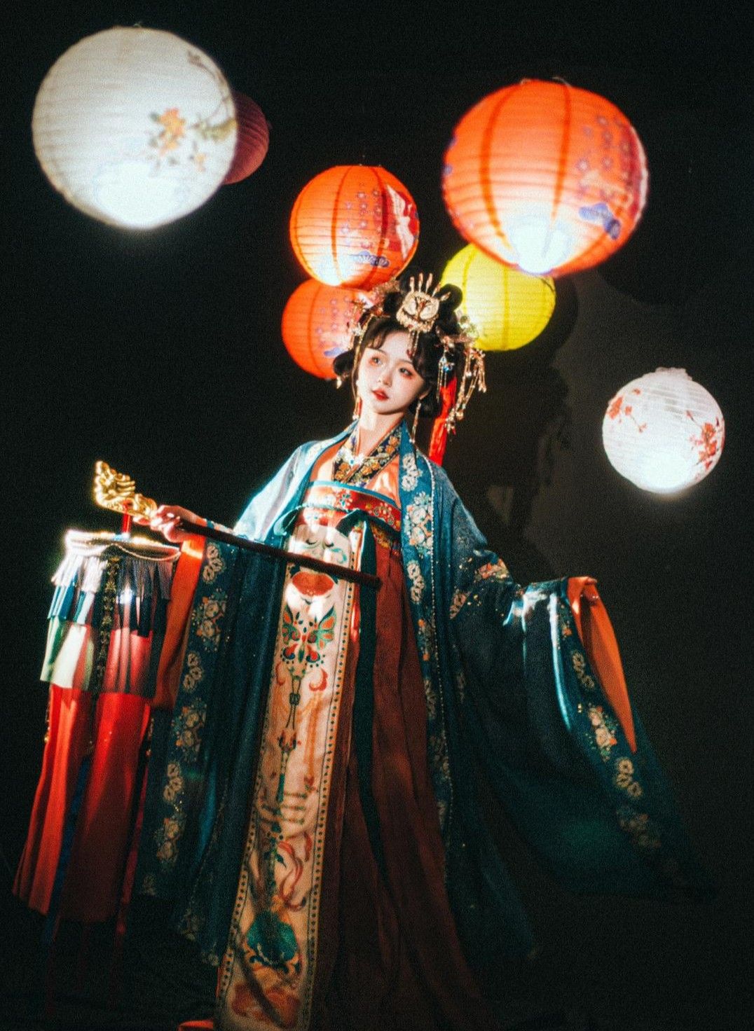 Dreaming of the Past in Hanfu Elegance:The Story of Hanfu Ge Dreaming of the Past in Hanfu Elegance:The Story of Hanfu Ge
