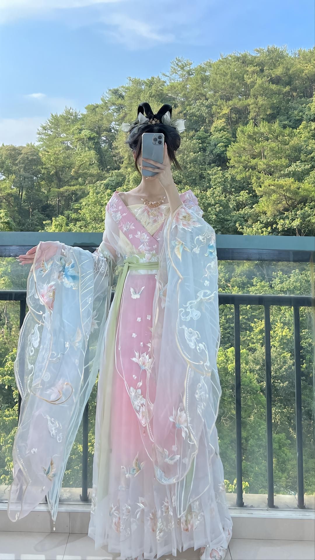 Embracing the Elegance of Traditional Style:Childrens Cheongsam as a Tool for Personal Development Embracing the Elegance of Traditional Style:Childrens Cheongsam as a Tool for Personal Development