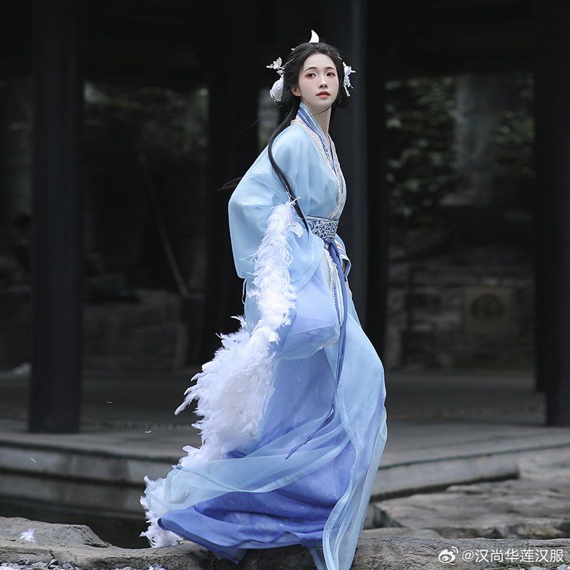 Elegant Silk Cheongsam Dress:A Blend of Tradition and Modernity Elegant Silk Cheongsam Dress:A Blend of Tradition and Modernity