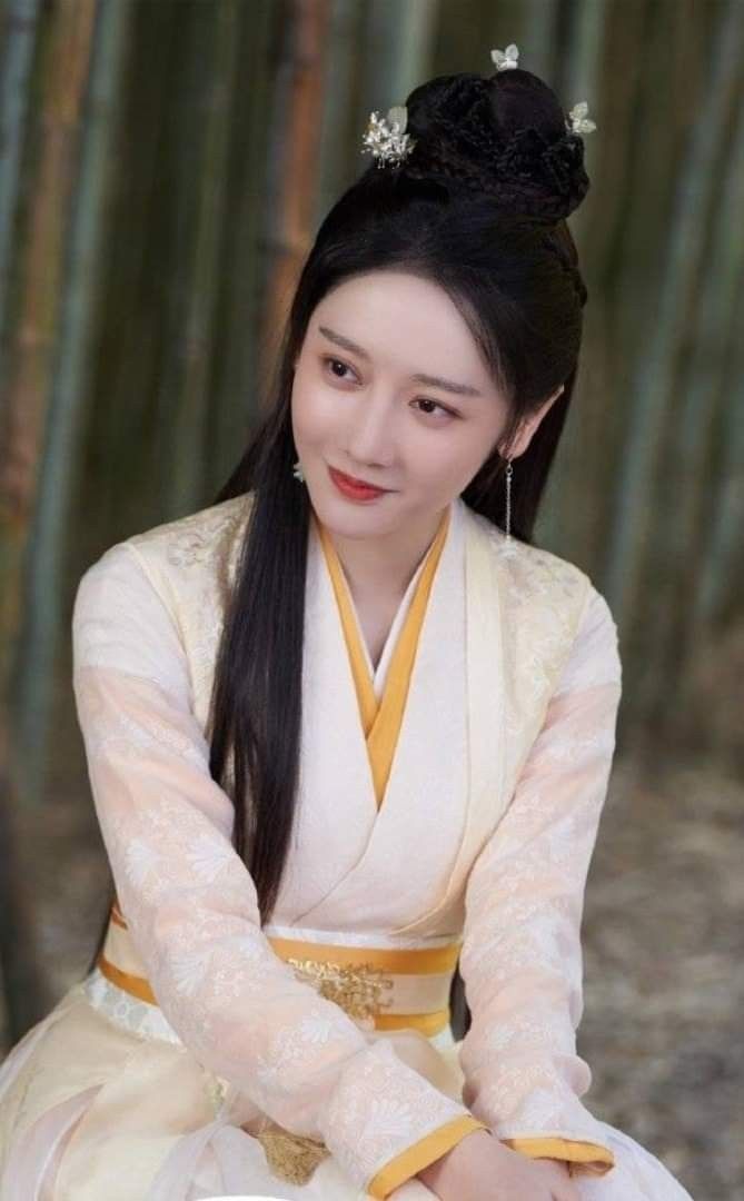 Embracing the New Sino-Style Hanfu Fashion for the Petite 150cm Figure Embracing the New Sino-Style Hanfu Fashion for the Petite 150cm Figure
