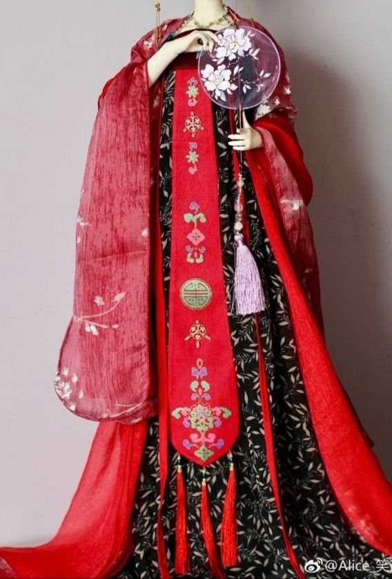 汉服婚嫁凤冠霞帔 汉服婚嫁凤冠霞帔