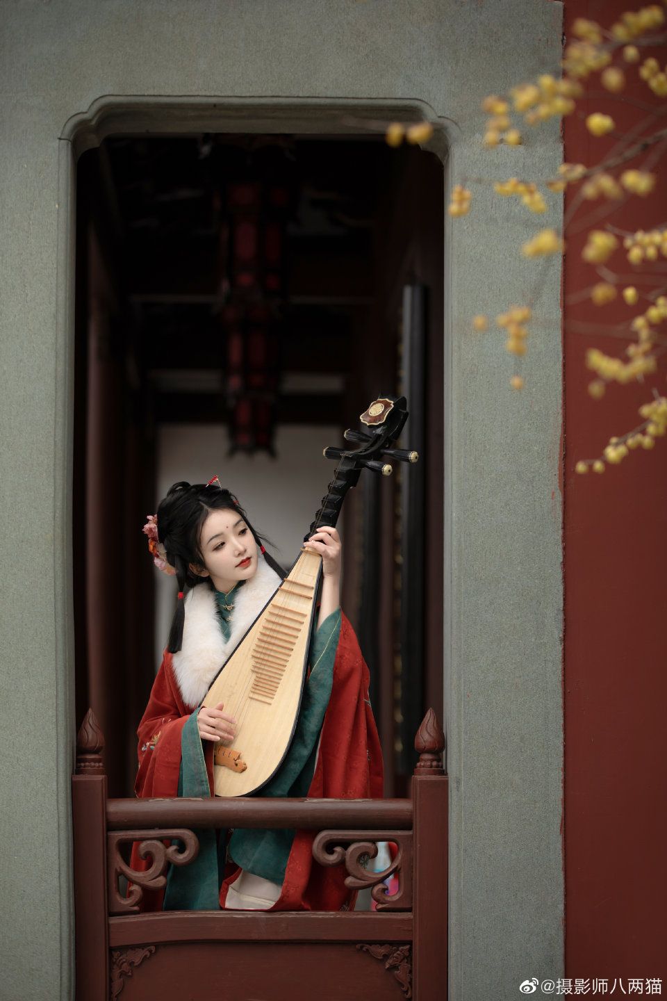 Elegant Quipao-Style Dress for Women at Forty:Embracing Maturity in Traditional Charm Elegant Quipao-Style Dress for Women at Forty:Embracing Maturity in Traditional Charm