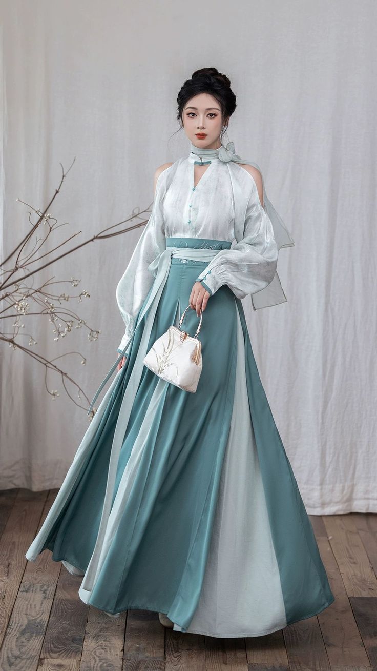 Little Girl in Traditional Hanfu Headdress:A Glimpse into the Splendor of Chinese Childhood Fashion Little Girl in Traditional Hanfu Headdress:A Glimpse into the Splendor of Chinese Childhood Fashion
