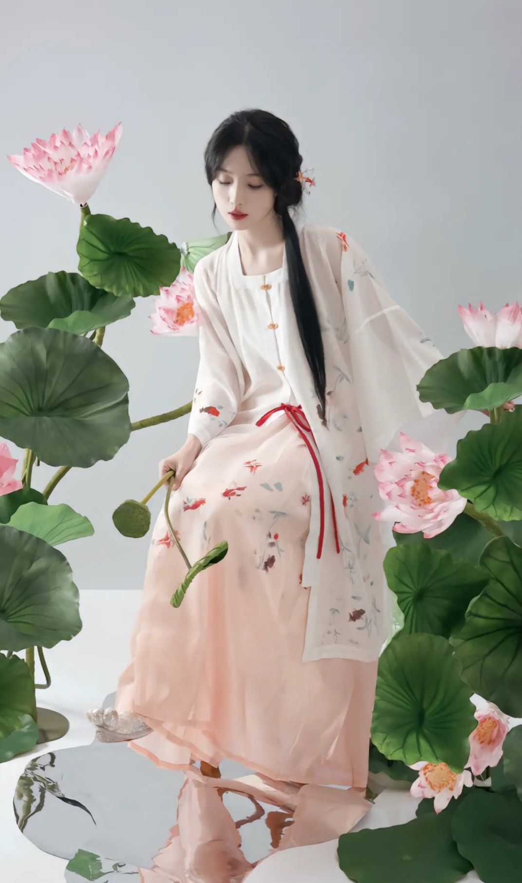 Ming and Qing Hanfu Women:A Journey Through Traditional Chinese Dress Ming and Qing Hanfu Women:A Journey Through Traditional Chinese Dress