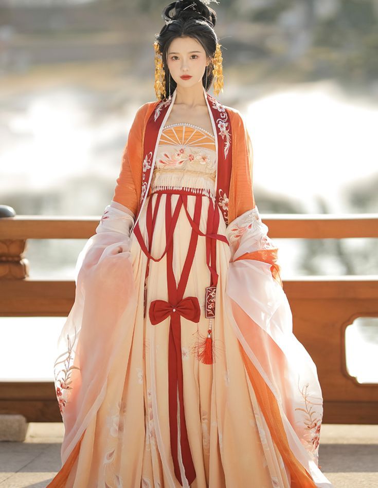 Summer Elegance:仙风道骨的女装汉服与轻薄的时尚魅力 Summer Elegance:仙风道骨的女装汉服与轻薄的时尚魅力