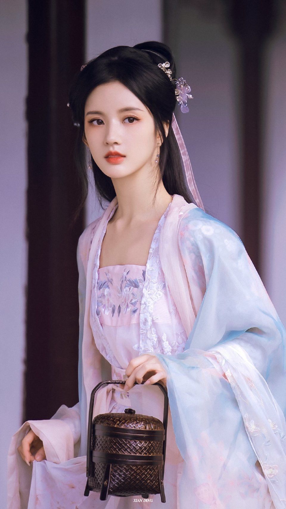 Elegance in Traditional Silk Sang蚕丝旗袍 with Long Sleeves Elegance in Traditional Silk Sang蚕丝旗袍 with Long Sleeves