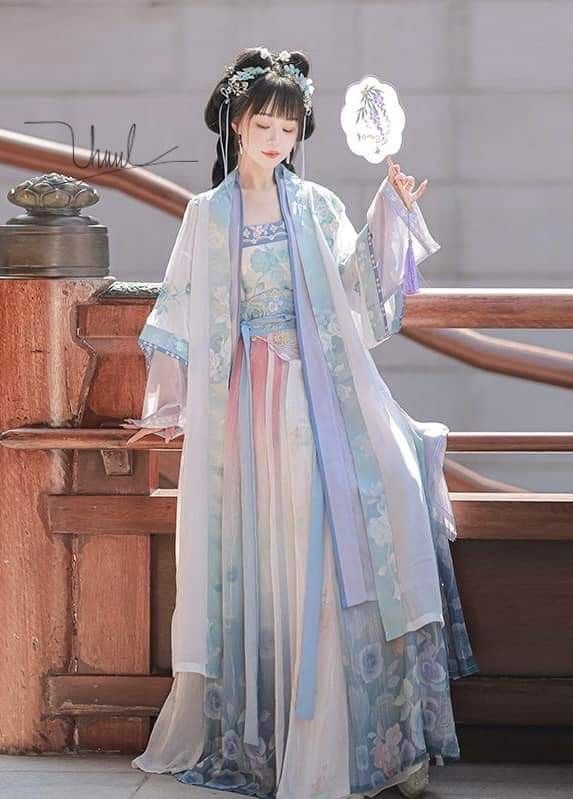 White改良旗袍连衣裙,夏日优雅新风尚 White改良旗袍连衣裙,夏日优雅新风尚