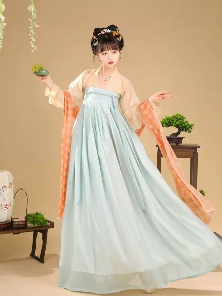 The Fabric of Spring and Autumn Cheongsam:The Story of Qipaos Material The Fabric of Spring and Autumn Cheongsam:The Story of Qipaos Material