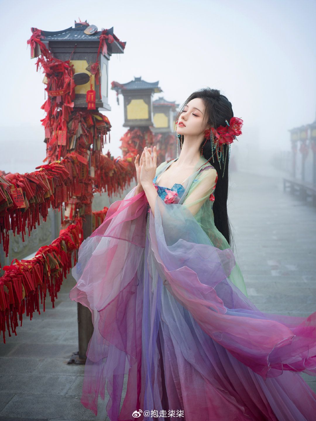 Embracing the Modern Glamour of Personalized Qipao:The New Fashion Statement