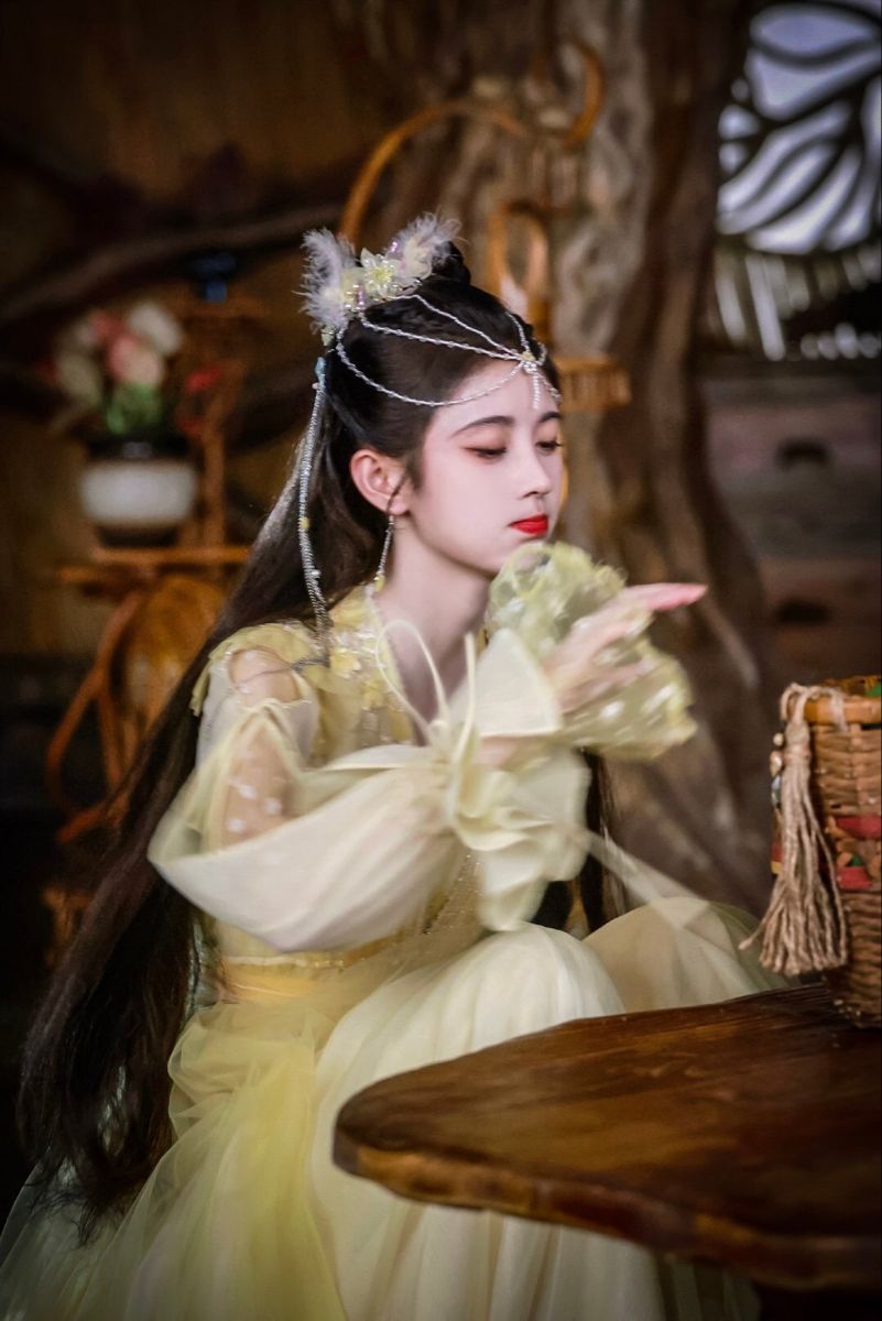 Girls Cheongsam:A Look into the Traditional Beauty for Older Children Girls Cheongsam:A Look into the Traditional Beauty for Older Children
