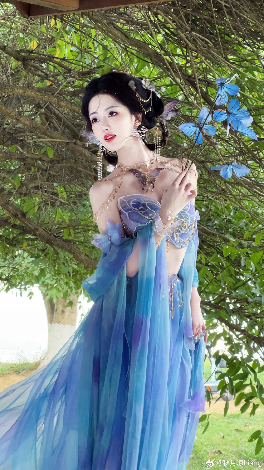 Silk Cheongsam Blouse:The Splendor of Silk Fabric Silk Cheongsam Blouse:The Splendor of Silk Fabric