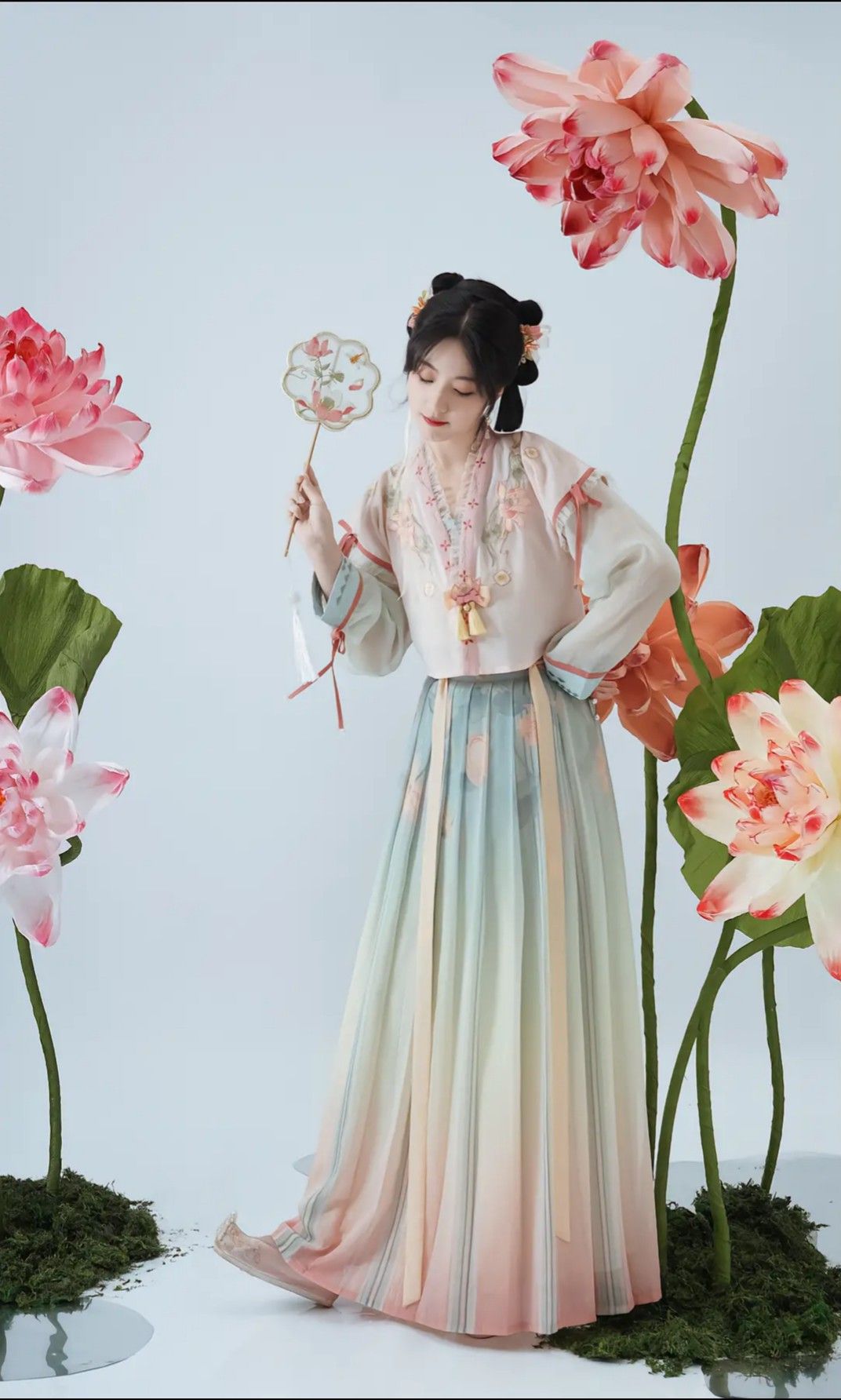 Plus-Size Beauty in Traditional Cheongsam:Embracing the Curves in a Qipao Dress Plus-Size Beauty in Traditional Cheongsam:Embracing the Curves in a Qipao Dress