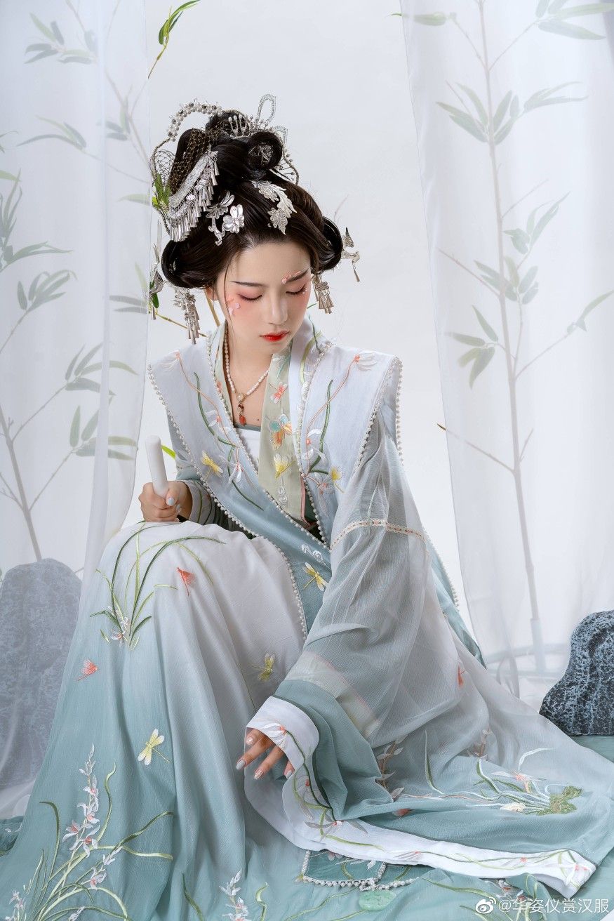 Purple Hanfu Shoes for Girls in Summer:A Fashionable and Comfortable Choice Purple Hanfu Shoes for Girls in Summer:A Fashionable and Comfortable Choice