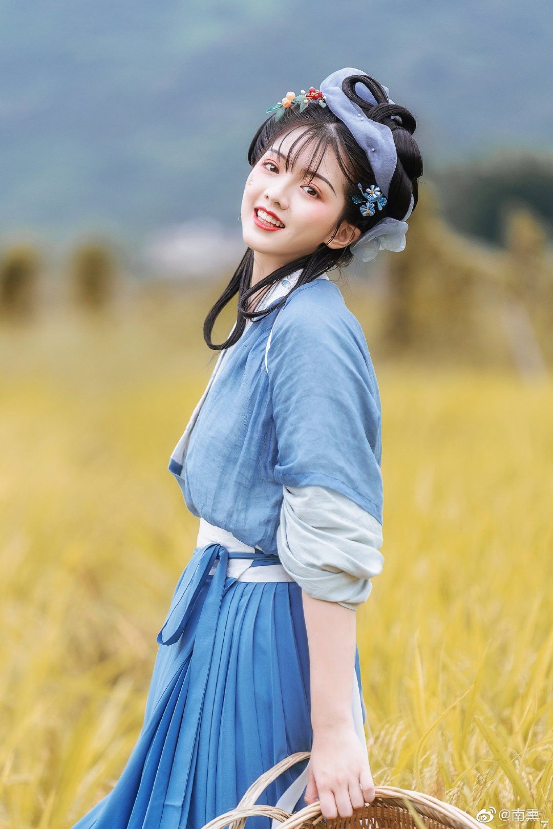 Red Horseface Skirt and Top in Summer:Fashionable and Comfortable Red Horseface Skirt and Top in Summer:Fashionable and Comfortable