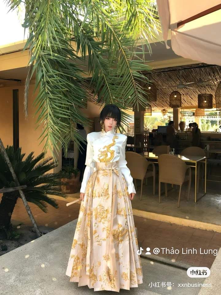 Youth Embracing Traditional Chinese Hanfu Fashion:The Revival of Ancient Elegance Youth Embracing Traditional Chinese Hanfu Fashion:The Revival of Ancient Elegance