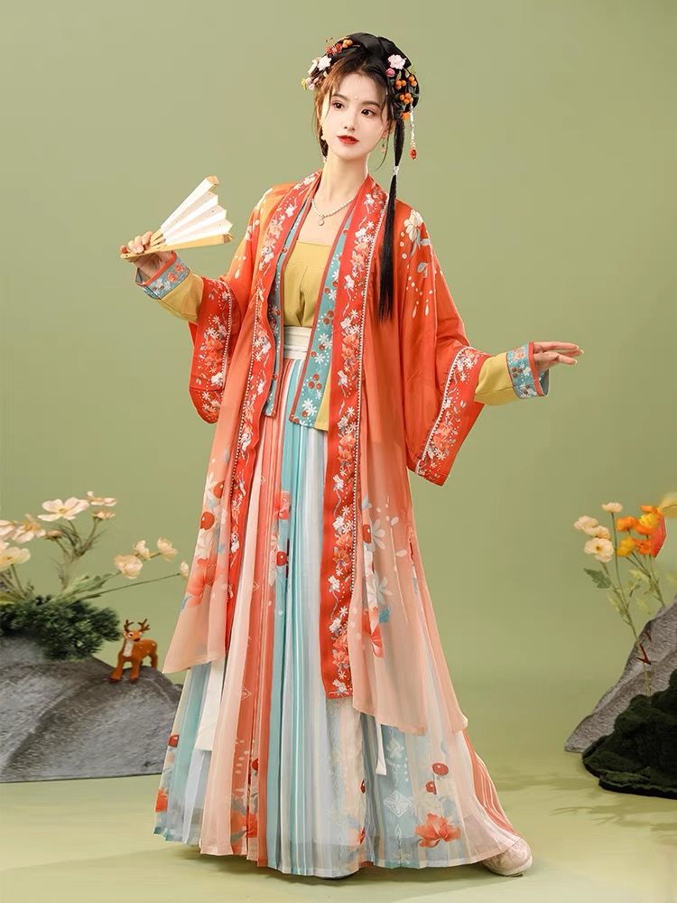 Tang-Style Ear Jewelry in Traditional Chinese Hanfu Fashion Tang-Style Ear Jewelry in Traditional Chinese Hanfu Fashion