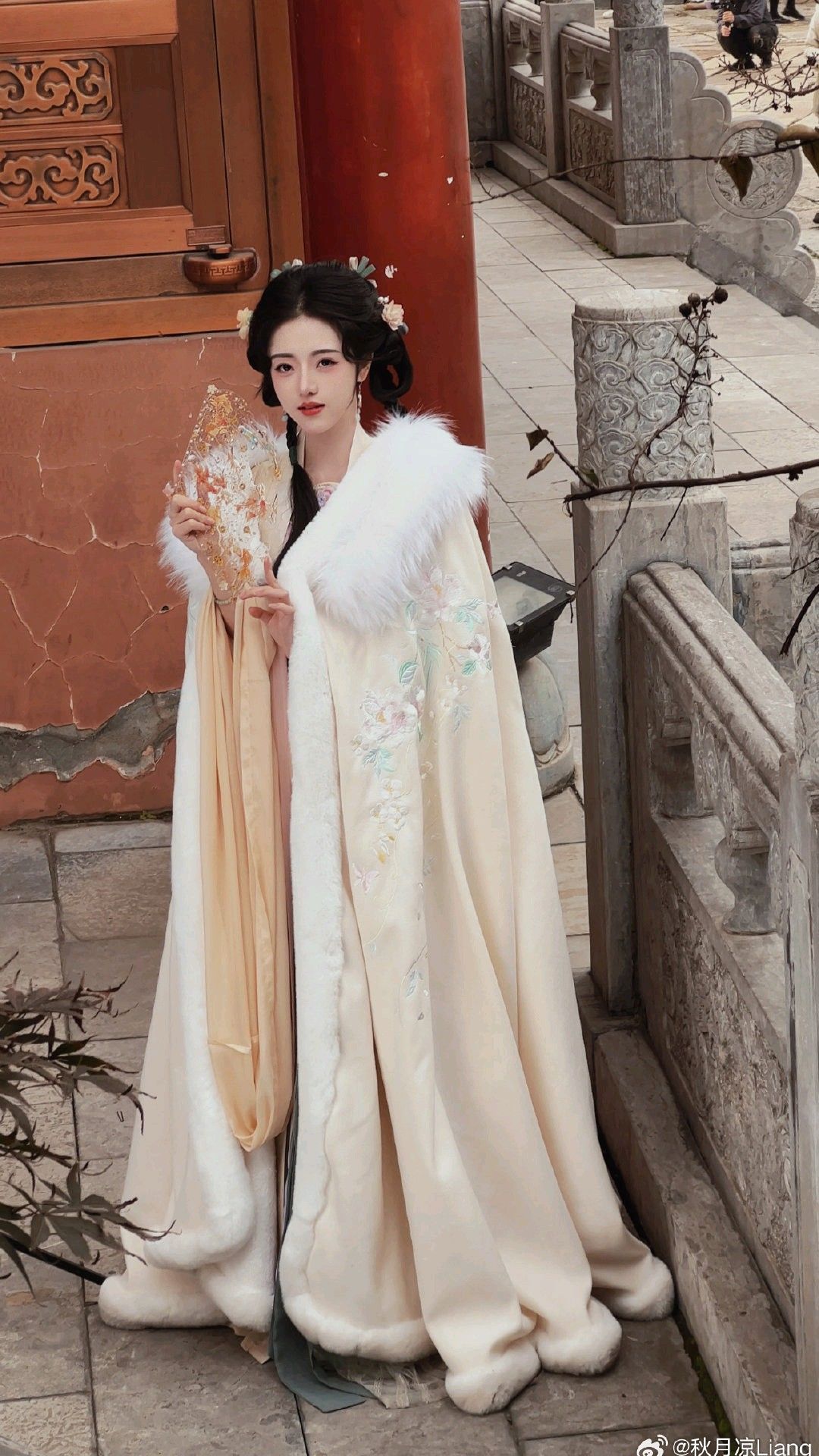 Winter Hanfu Skirts for Girls:A Blend of Traditional Elegance and Modern Charm Winter Hanfu Skirts for Girls:A Blend of Traditional Elegance and Modern Charm