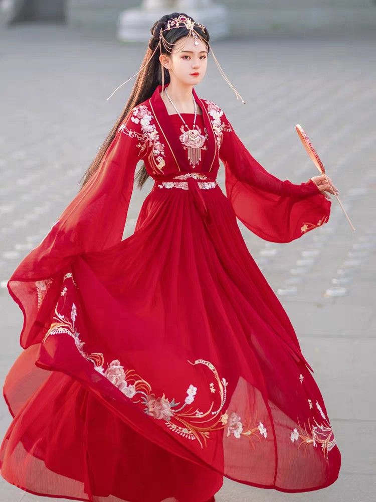 Elegance and Tradition in Womens Hanfu of the Song Dynasty Elegance and Tradition in Womens Hanfu of the Song Dynasty