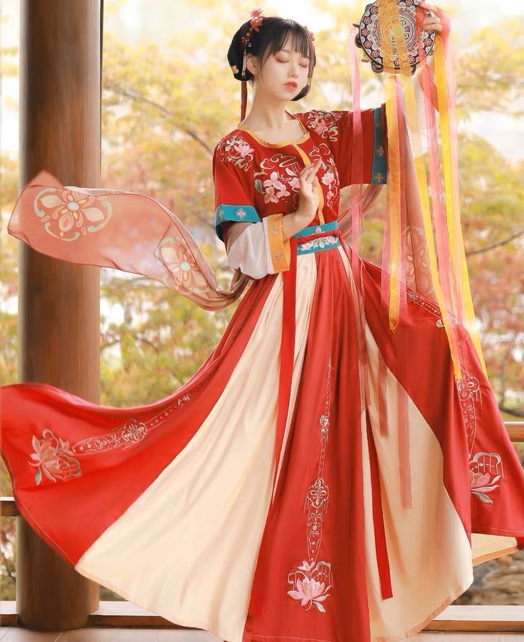 A Complete Set of Hanfu Hair Accessories:The Elegance of Tassel Combs A Complete Set of Hanfu Hair Accessories:The Elegance of Tassel Combs