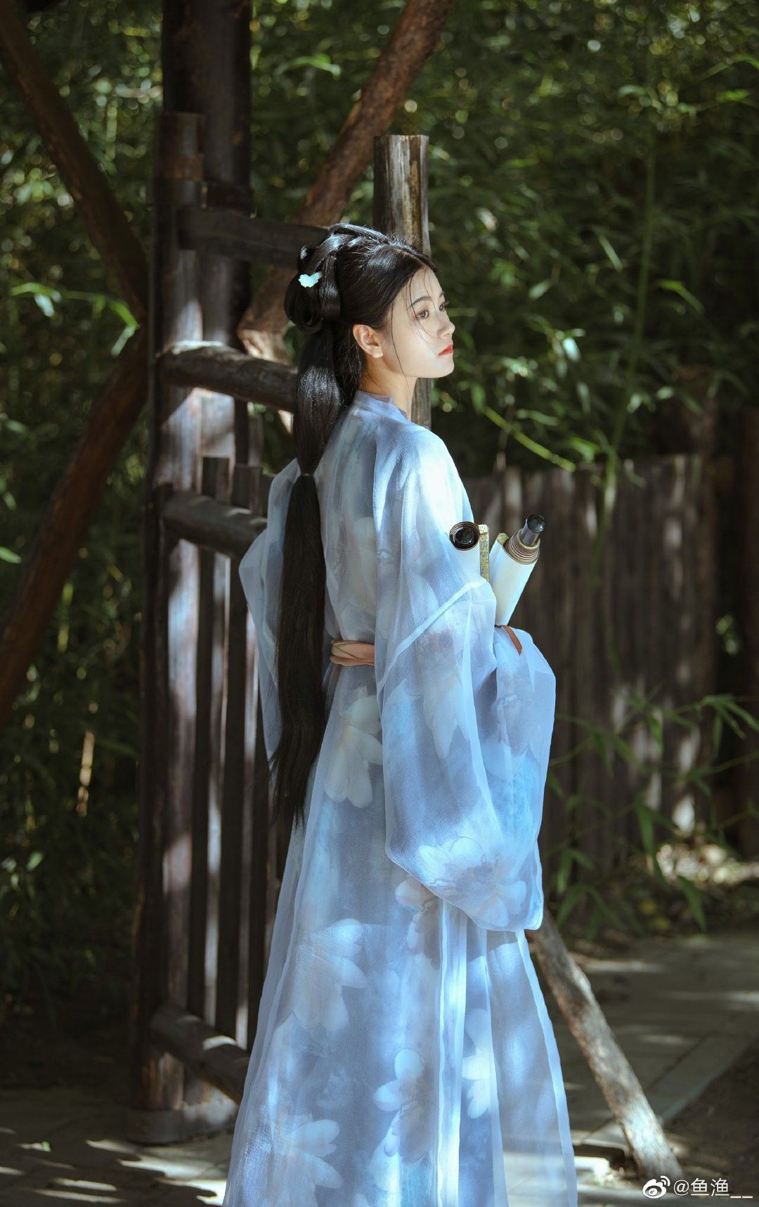 Moonlight Elegy:The Enchanting Journey of Change in Hanfu Fashion Moonlight Elegy:The Enchanting Journey of Change in Hanfu Fashion