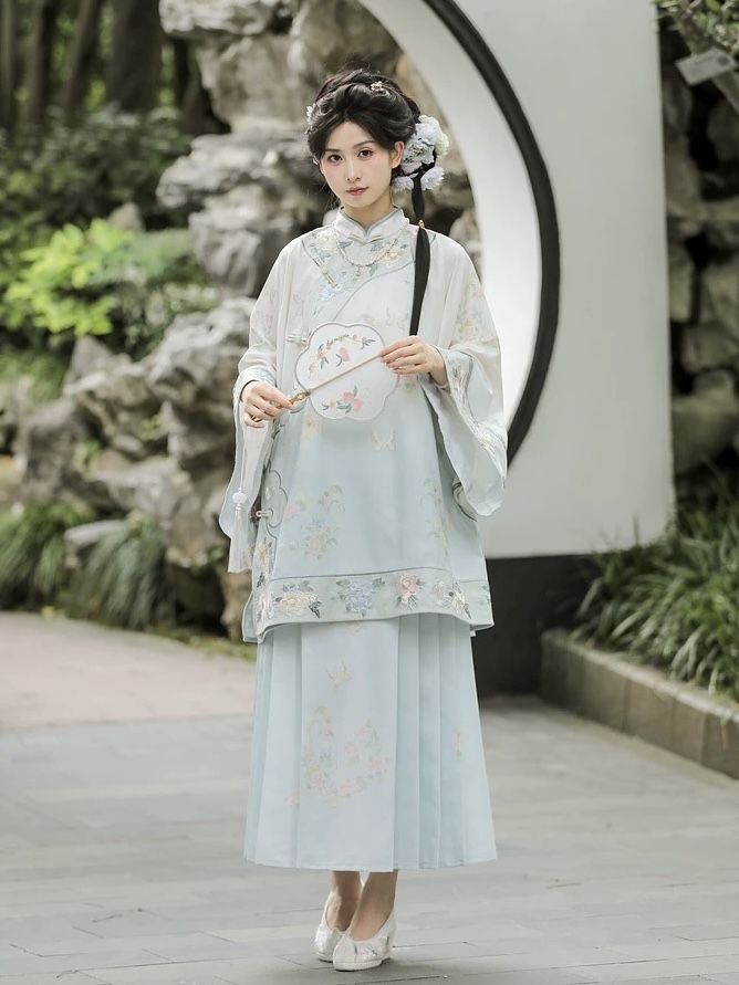 Affordable Elegance:The Charm of Cheongsam-Style Hanfu Qixiong Ruqun at a Bargain Price