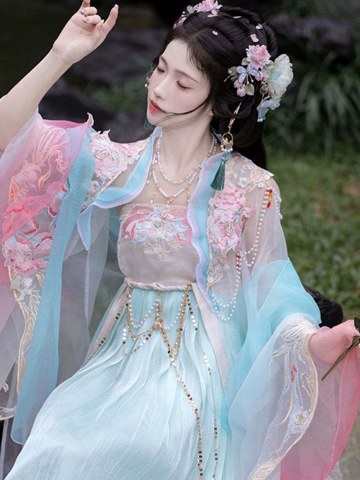 The Art of Cheongsam Collar and 盘扣细节,传统旗袍领上衣的细致工艺 The Art of Cheongsam Collar and 盘扣细节,传统旗袍领上衣的细致工艺
