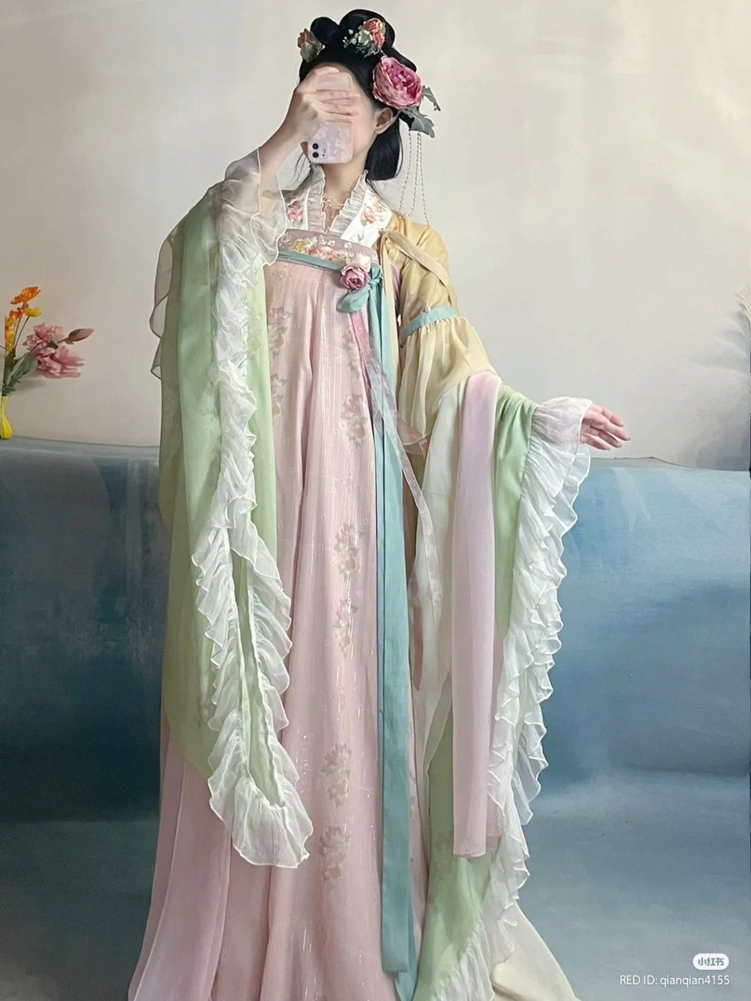 Embracing Modernity in Traditional Cheongsam:The Irregular and Innovative Evolution of Qipao Embracing Modernity in Traditional Cheongsam:The Irregular and Innovative Evolution of Qipao