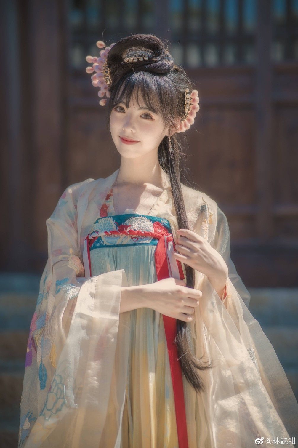 Purple Plush Cheongsam:A Blend of Tradition and Modern Elegance Purple Plush Cheongsam:A Blend of Tradition and Modern Elegance