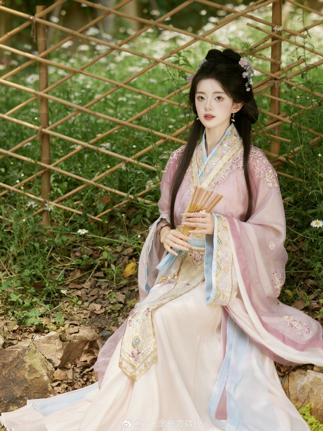 The Ethereal Charm of Rabbit-Horse Face Skirt:A Cultural Exploration The Ethereal Charm of Rabbit-Horse Face Skirt:A Cultural Exploration