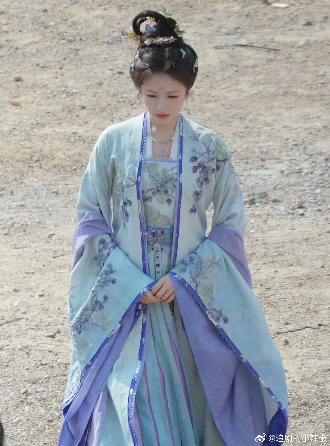 The Rise of Short-Style Hanfu:A Modern Perspective on Traditional Chinese Fashion