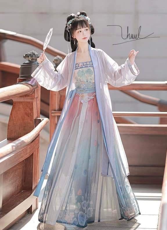 Womens Summer Song Dynasty Hanfu Clothing:The Elegance of an Upper-Garment Womens Summer Song Dynasty Hanfu Clothing:The Elegance of an Upper-Garment