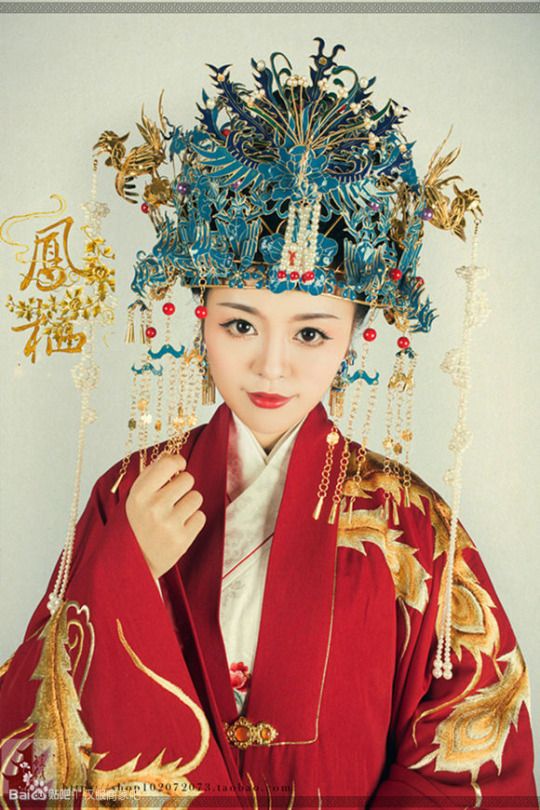 The Splendor of Traditional Chinese Culture in the Beauty of Hanfu with National Style Embroidery The Splendor of Traditional Chinese Culture in the Beauty of Hanfu with National Style Embroidery
