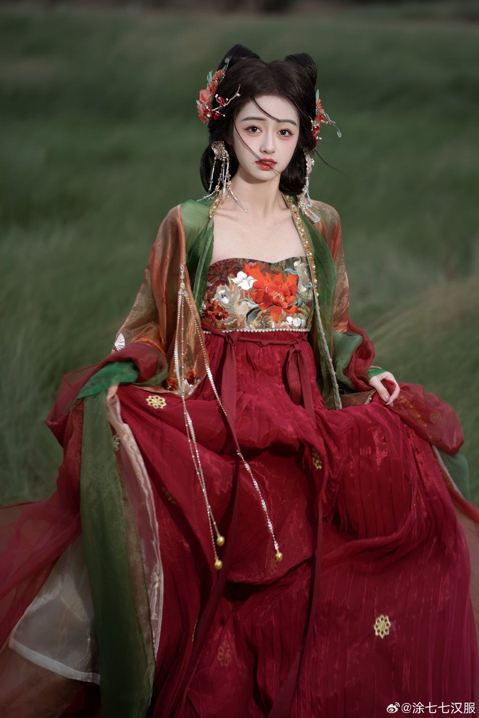 New Years Celebration in Traditional Hanfu Costumes:A Guide to Styling Your Little Girl New Years Celebration in Traditional Hanfu Costumes:A Guide to Styling Your Little Girl