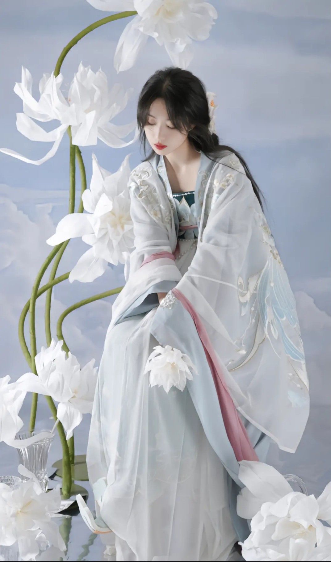 Embroidery and Beadwork on Cheongsam Decorative Pendants:A Cultural Journey