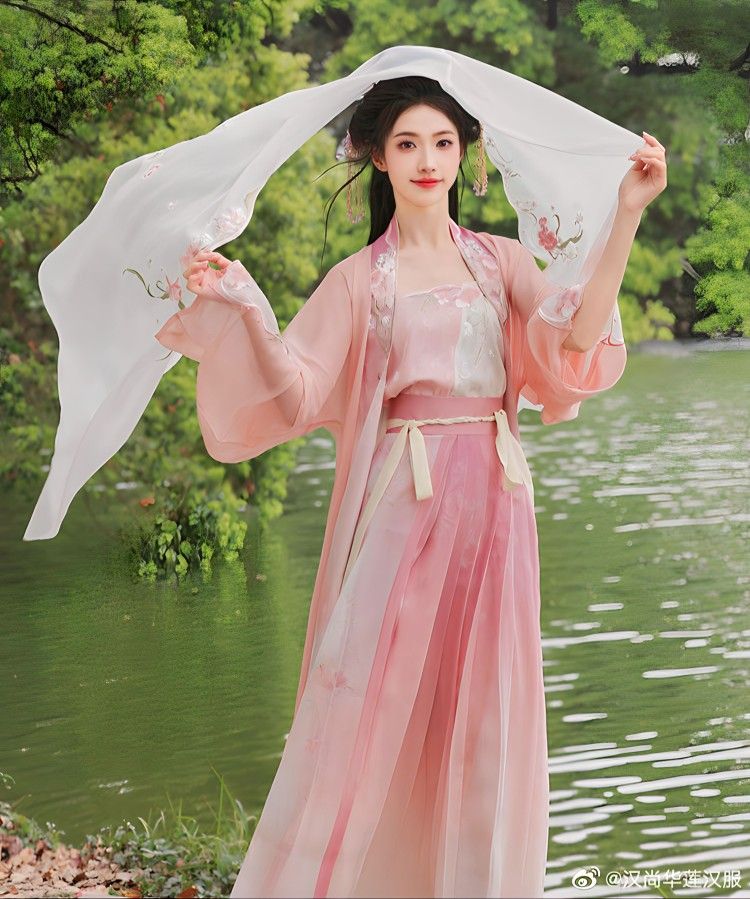 Plus-Size Sister in Cheongsam:Belly-Covering Chinese Style Plus-Size Sister in Cheongsam:Belly-Covering Chinese Style