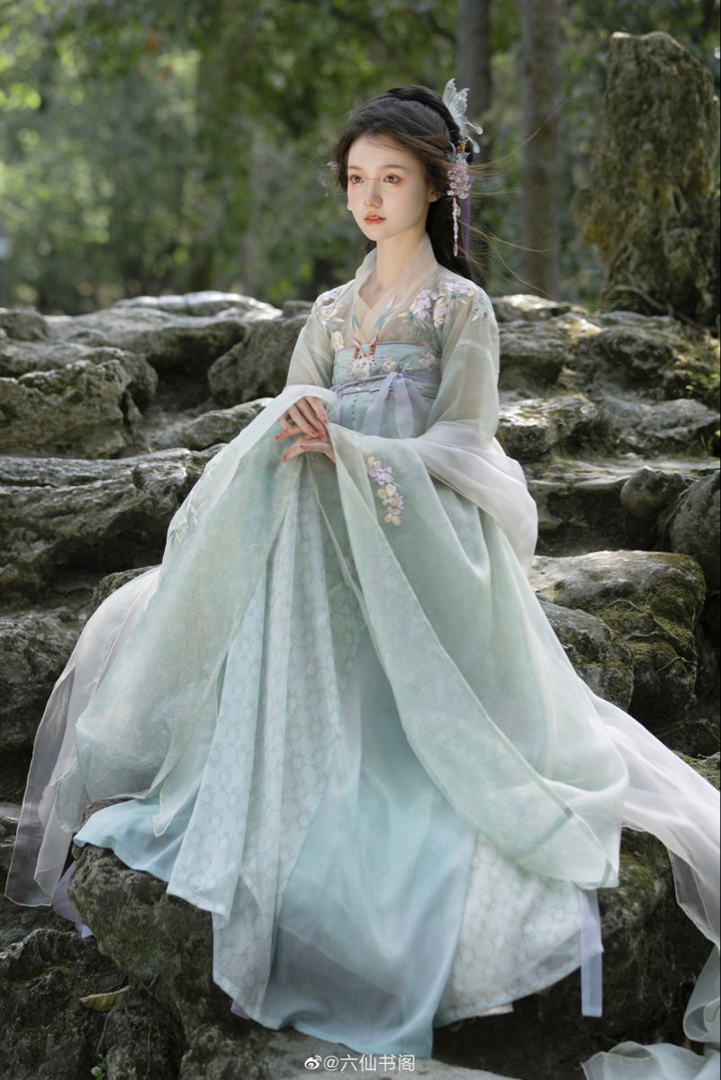 The Splendor of Hanfu:Womens Tang-Style Chest-Length Robe Skirt The Splendor of Hanfu:Womens Tang-Style Chest-Length Robe Skirt