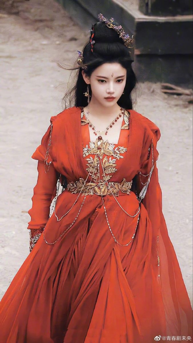 Vibrant Red Cheongsam:A Winter Fashion Statement Vibrant Red Cheongsam:A Winter Fashion Statement