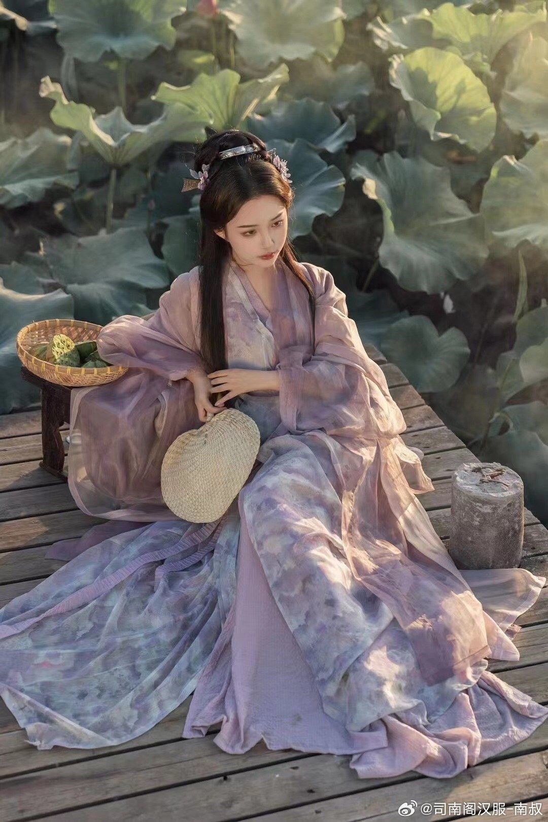 The Cheongsam Woman and the Hidden Belly The Cheongsam Woman and the Hidden Belly