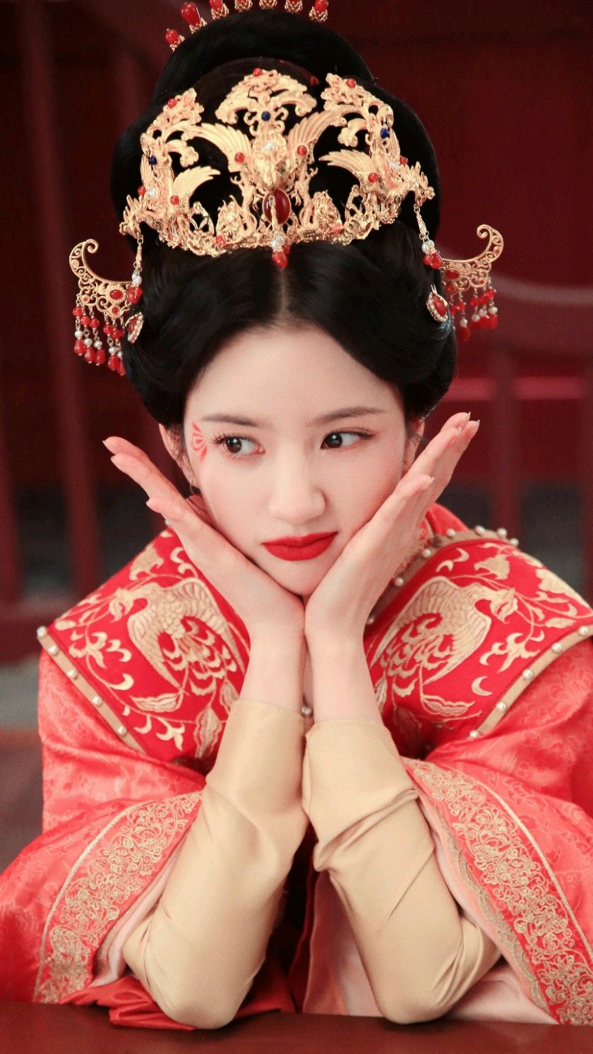 The Splendor of Ancient Royalty:The Hanfu of the Prince-Kings The Splendor of Ancient Royalty:The Hanfu of the Prince-Kings