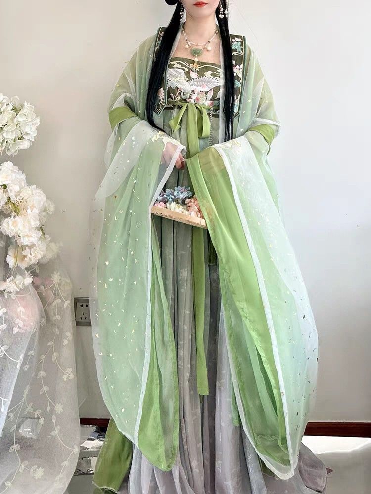 The Ming-Style Horseface Skirt:A Closer Look at the Lower Gown The Ming-Style Horseface Skirt:A Closer Look at the Lower Gown