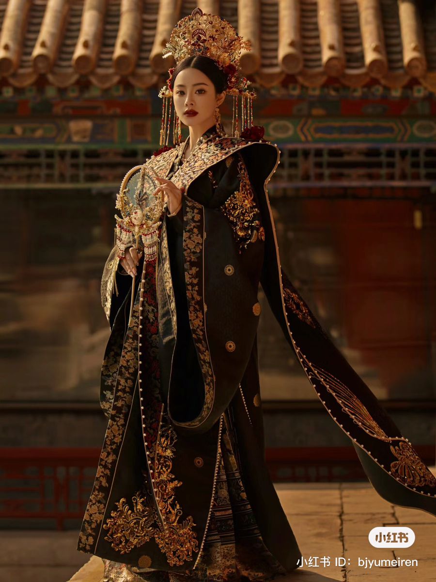 Elegant Simplicity:The Wan Yuxi Qipao Collection Elegant Simplicity:The Wan Yuxi Qipao Collection