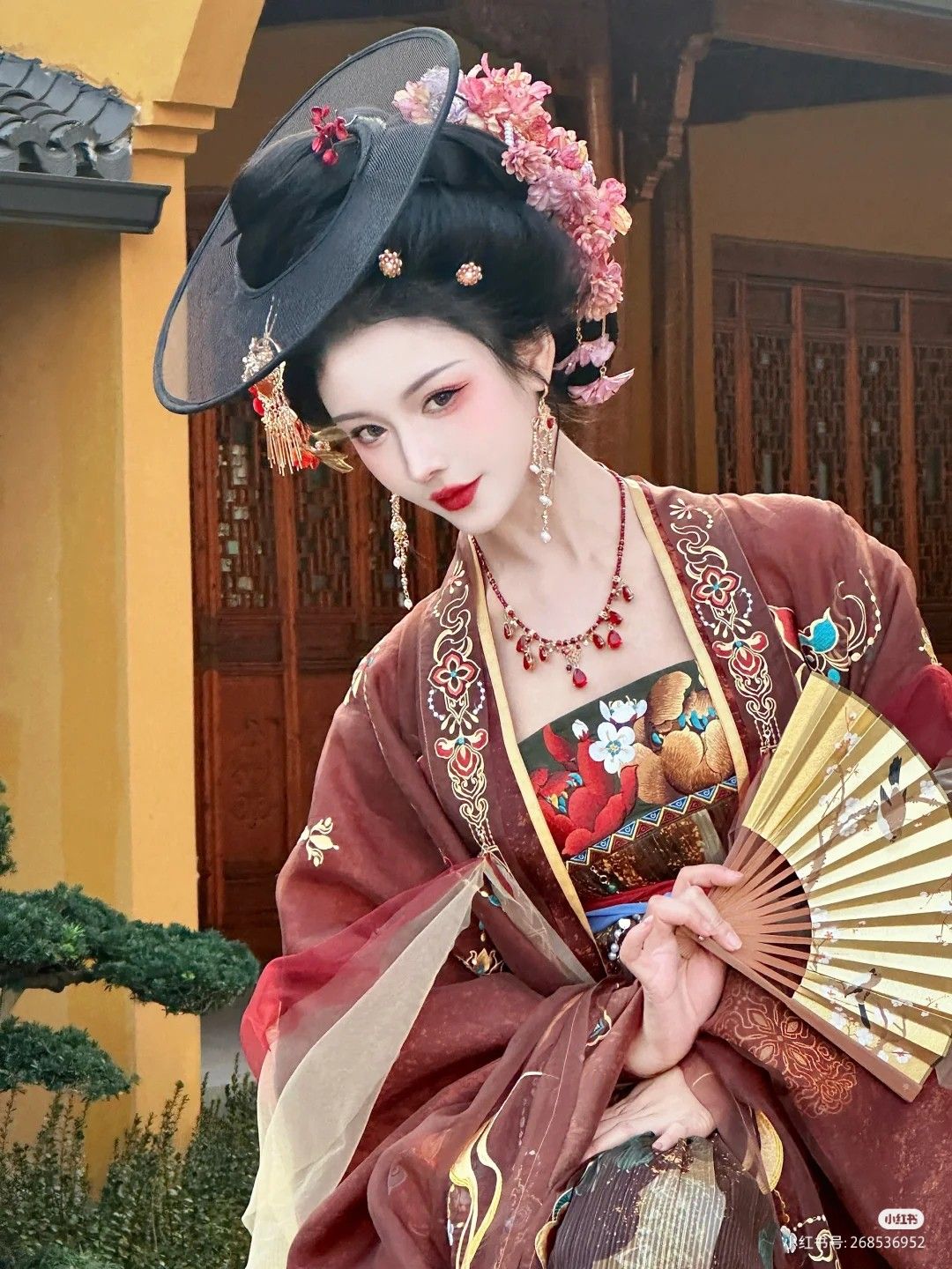 Reimagining the Cheongsam with Modern Knitted Blouses:A Blend of Tradition and Innovation Reimagining the Cheongsam with Modern Knitted Blouses:A Blend of Tradition and Innovation