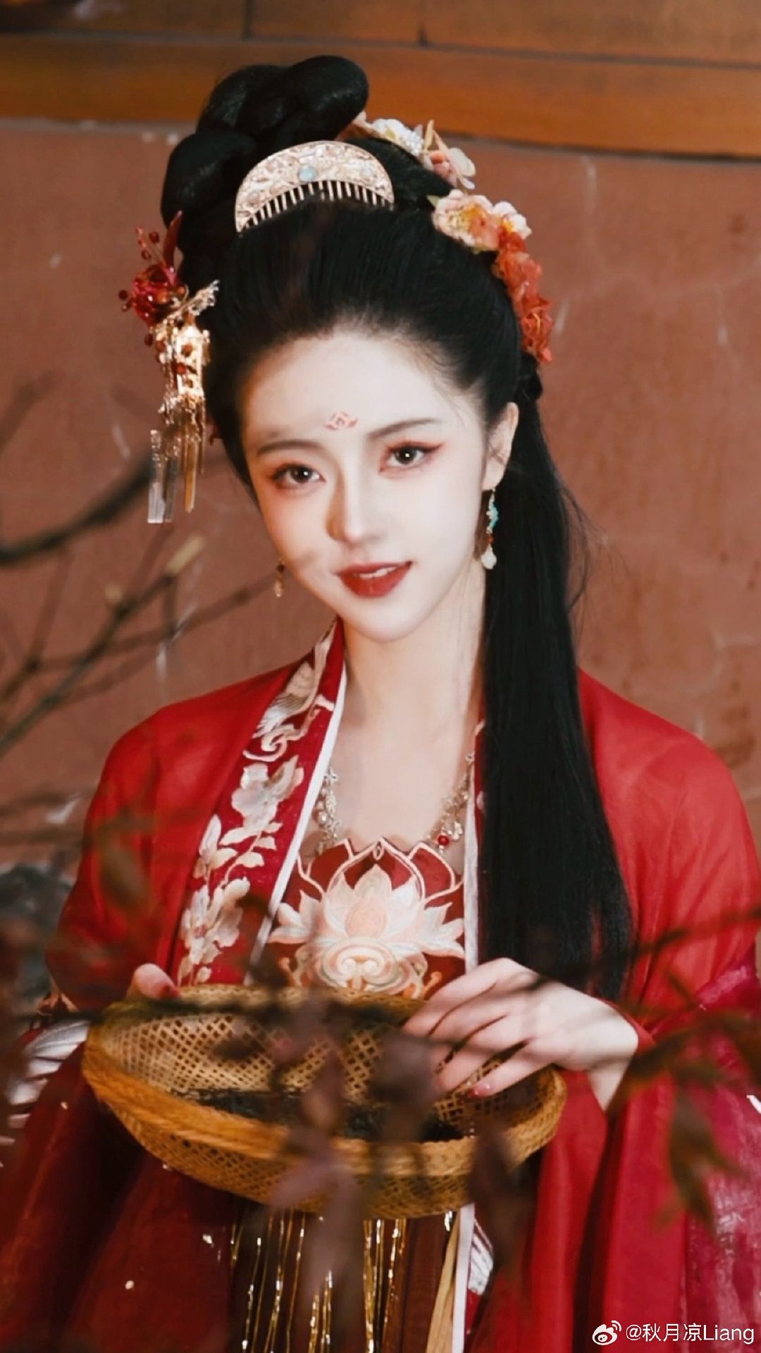 The Enchantment of Traditional Chinese Dress:A Little Girls Journey into Hanfu Fashion The Enchantment of Traditional Chinese Dress:A Little Girls Journey into Hanfu Fashion