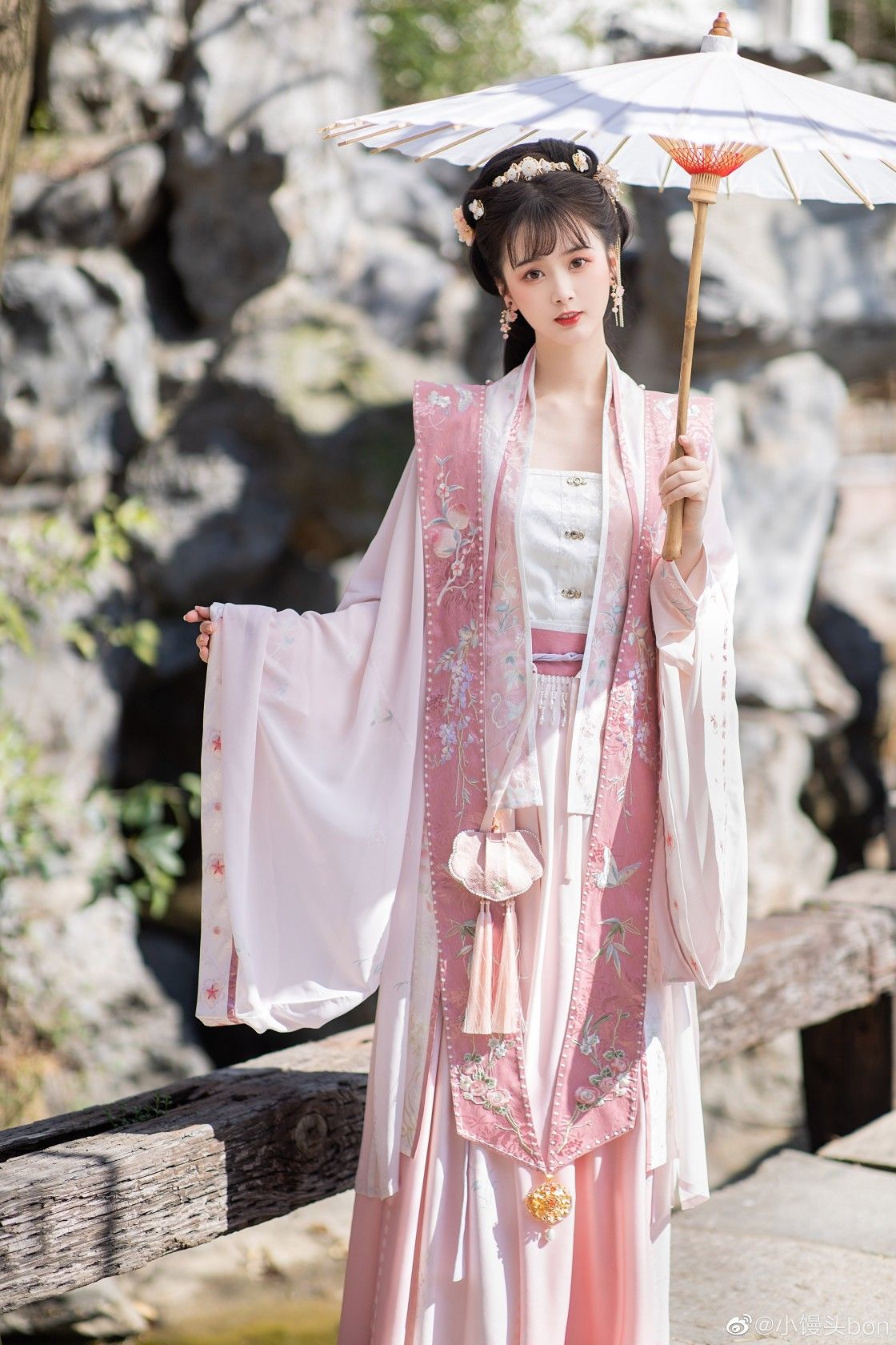 The Elegance of Hanfu Fashion:The Cheongsam Skirt of a Horseface The Elegance of Hanfu Fashion:The Cheongsam Skirt of a Horseface